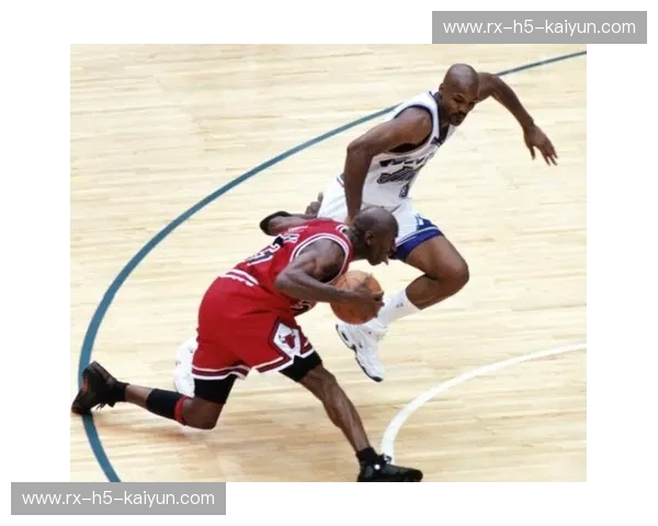 所谓“飞人”，不过是征服了一颗球的疯子：乔丹与篮球的终极博弈